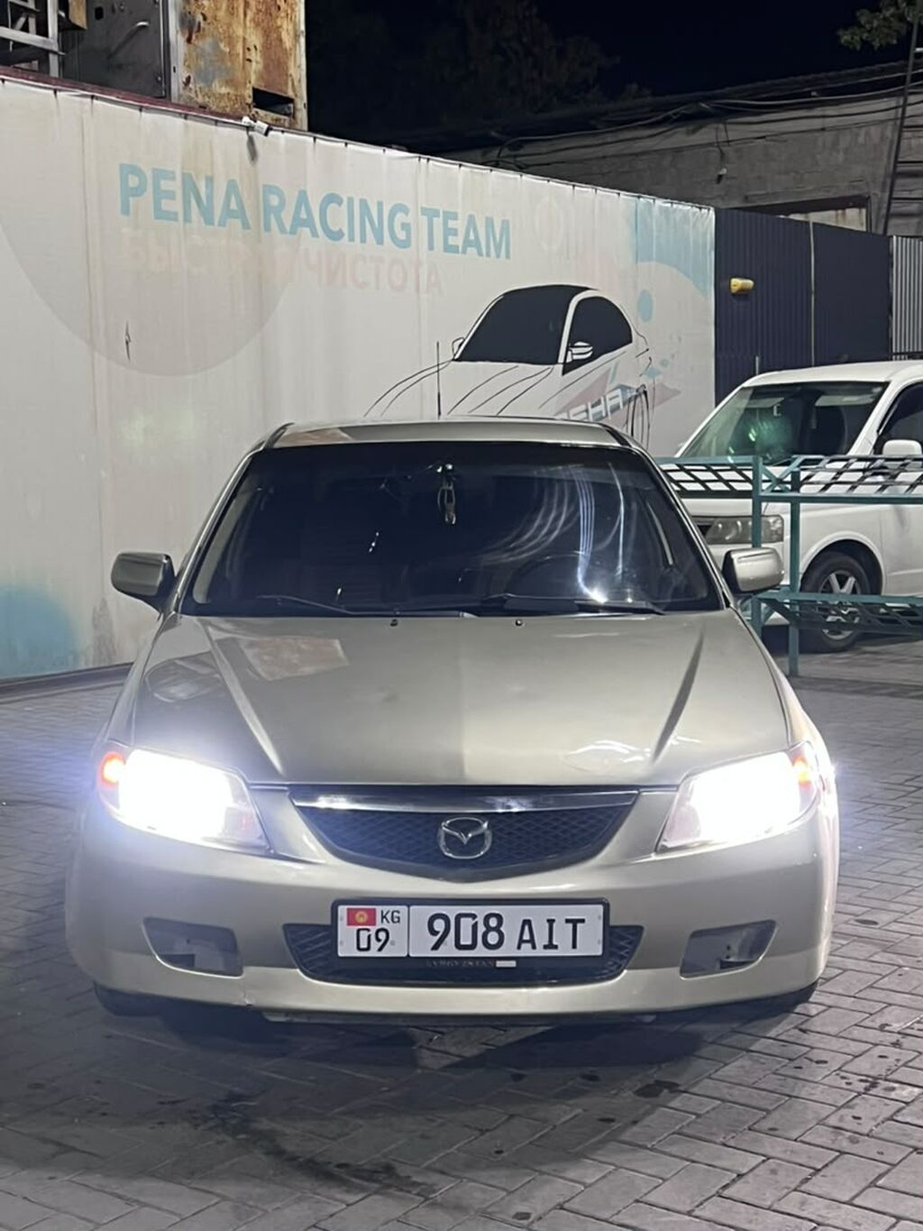 Mazda 323: 2003 г., 1.6 л, Автомат, Бензин, Хэтчбэк: фото 2