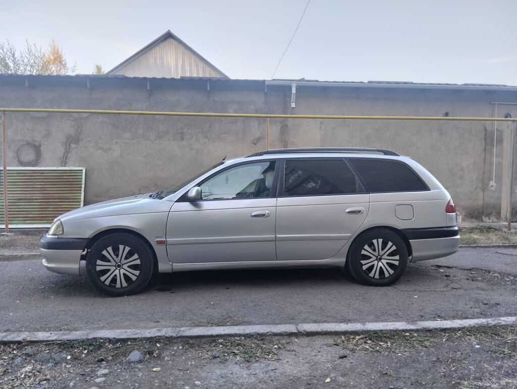 Toyota Avensis: 2001 г., 1.8 л, Механика, Бензин, Универсал: фото 3