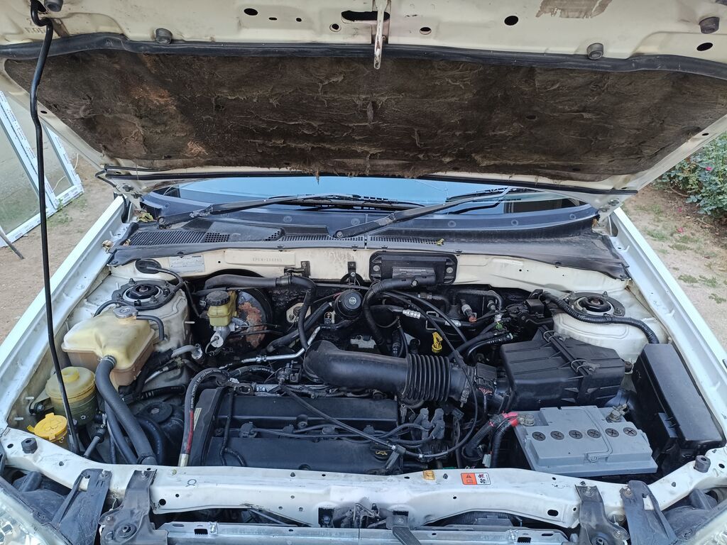 Mazda Tribute: 2002 г., 2 л, Автомат, Бензин, Внедорожник: фото 7