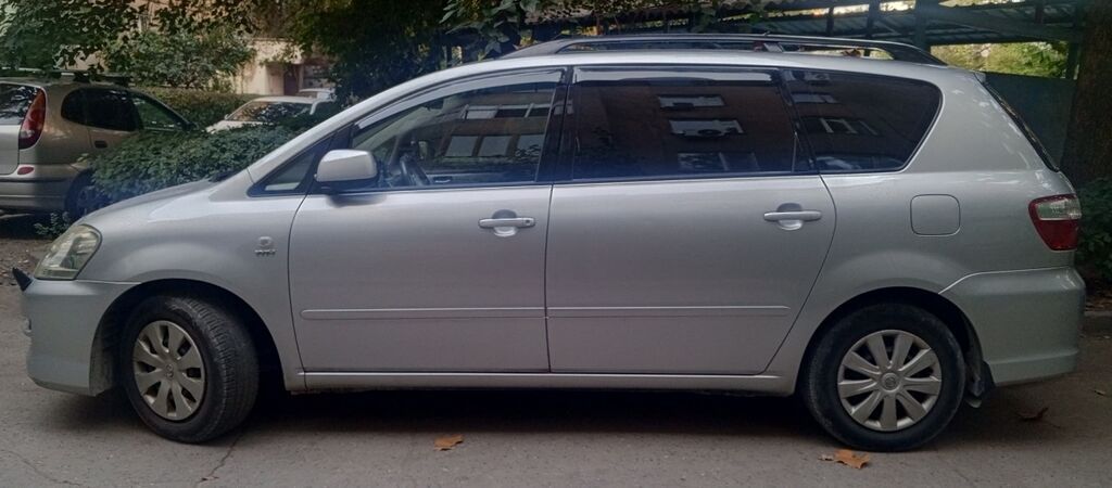 Toyota Avensis Verso: 2005 г., 2 л, Автомат, Бензин, Минивэн: фото 2