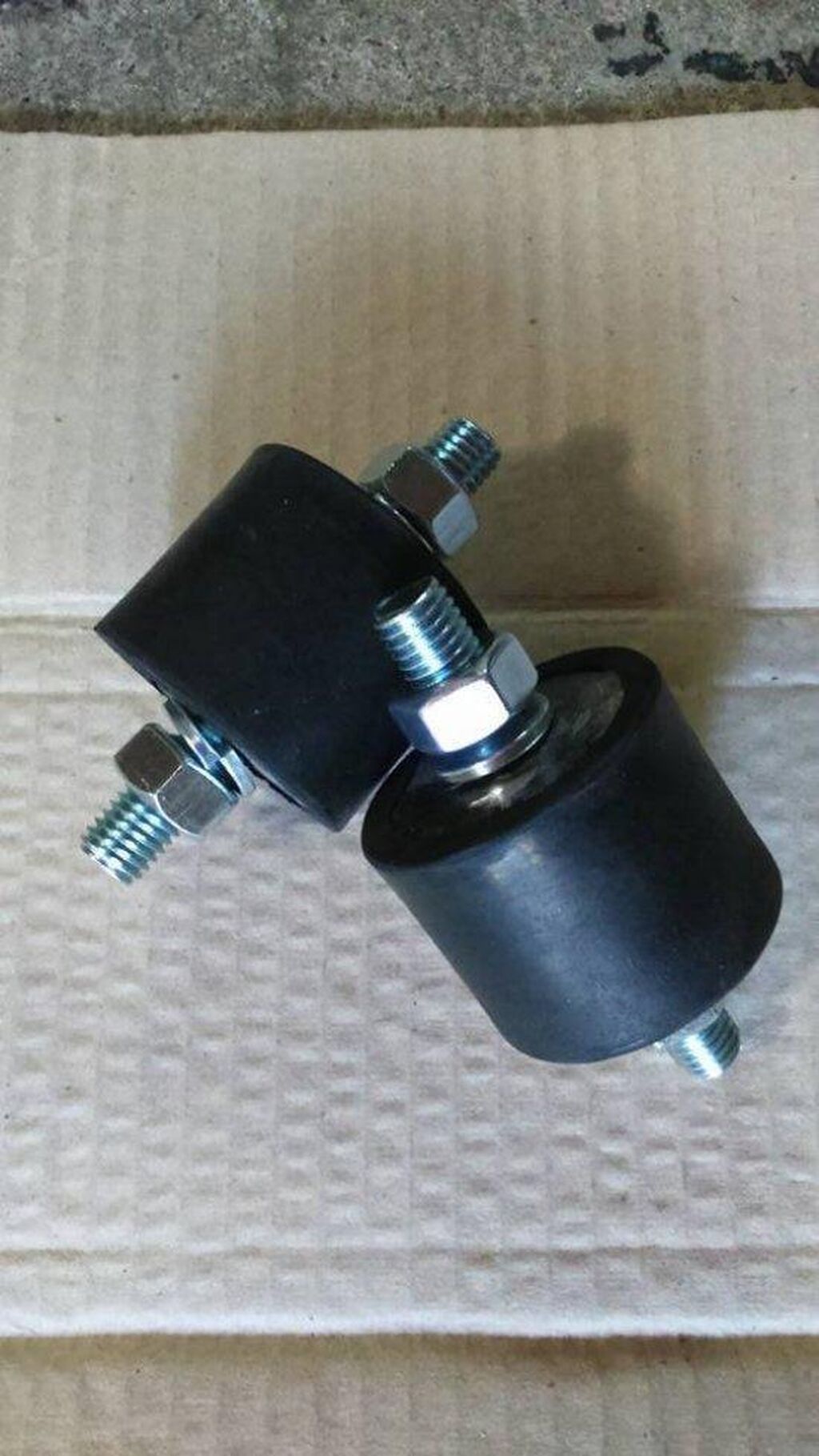 Ostalo: Gumeni nosači i agregata i motora fi MM 🛠️ Gumeni nosač / držač /