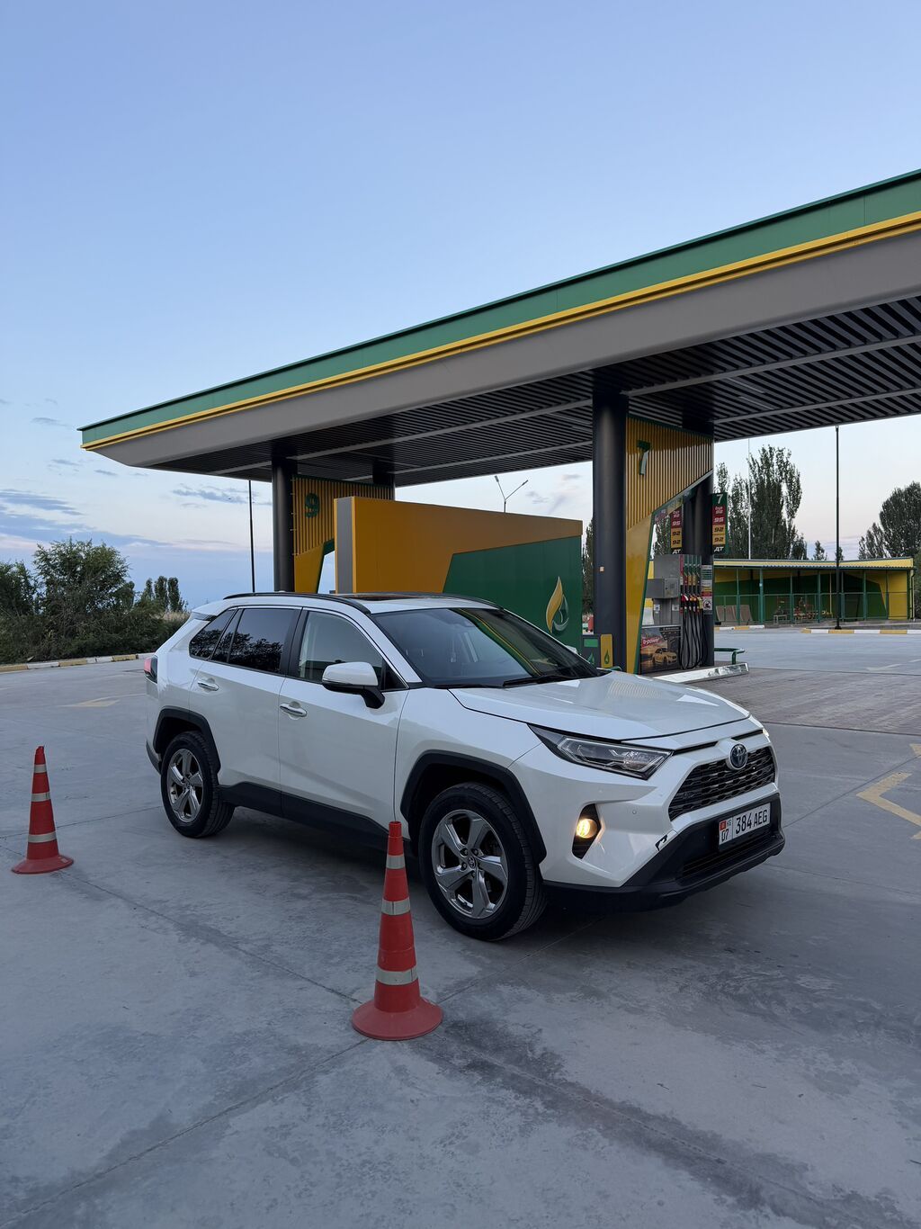Toyota RAV4: 2020 г., 2.5 л, Автомат, Гибрид, Кроссовер: фото 4