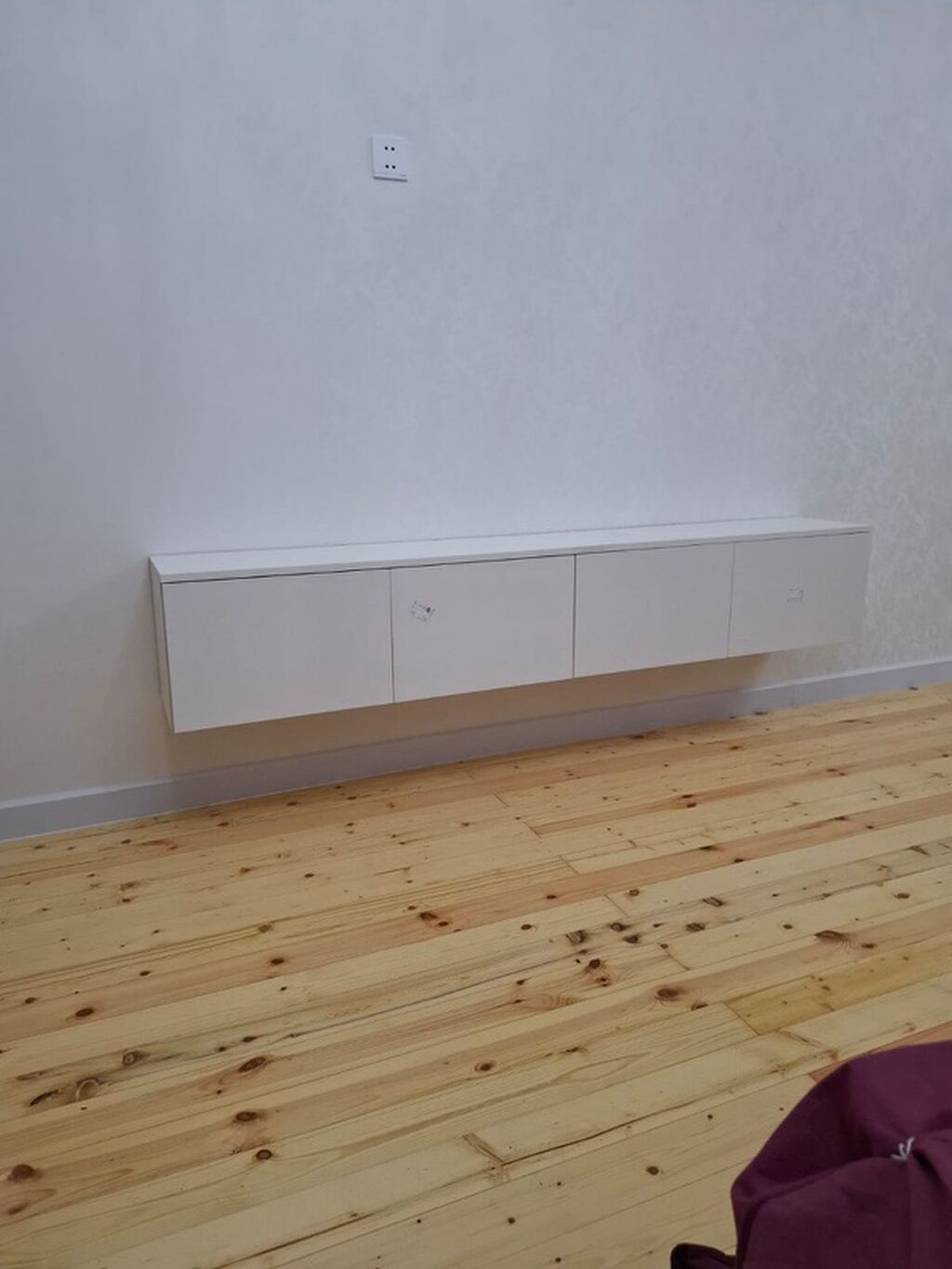 Yeni, Düz TV altlığı, Polkalı, Laminat