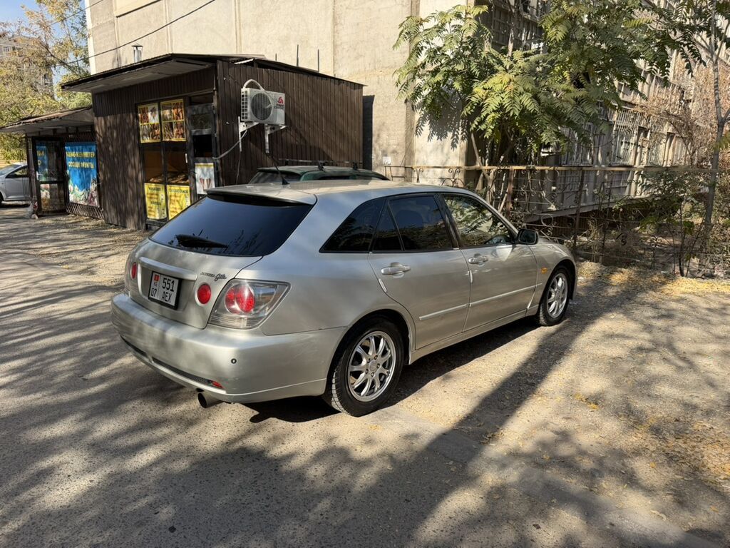 Toyota Altezza: 2002 г., Автомат, Бензин, Универсал: фото 2