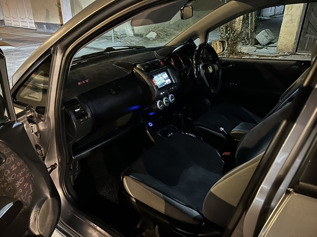 Honda Fit: 2005 г., Автомат, Бензин, Хэтчбэк: фото 5