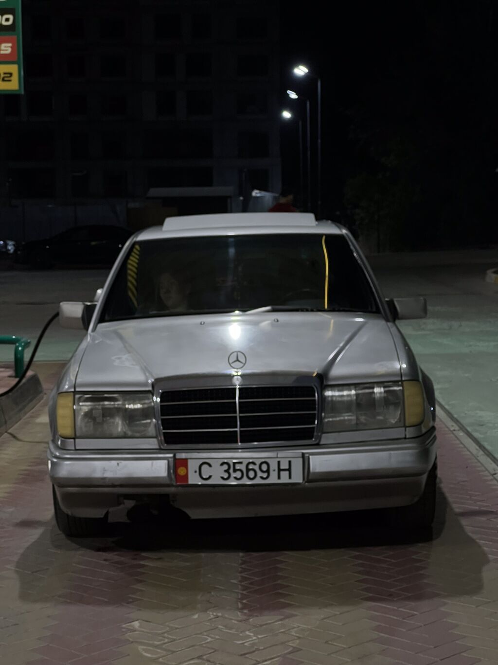 Mercedes-Benz W124: 1989 г., 2 л, Механика, Бензин, Седан: фото 1