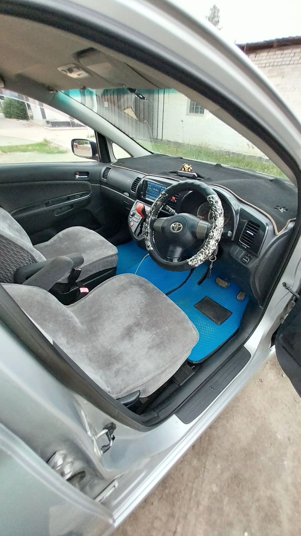 Toyota WISH: 2003 г., 1.8 л, Автомат, Бензин, Универсал: фото 2