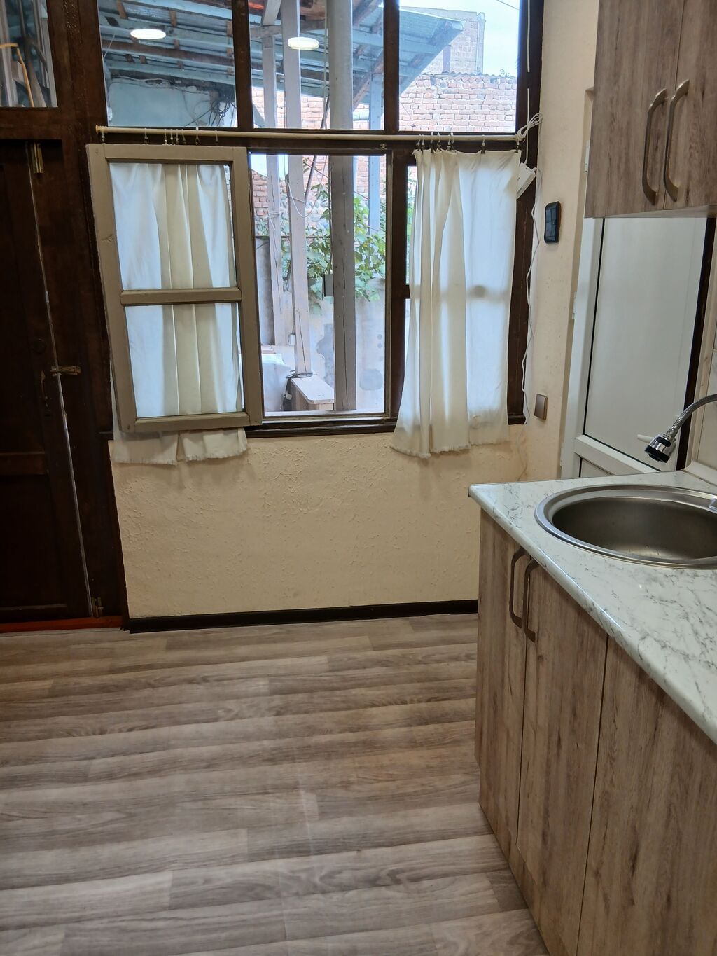 75 kv. m, 3 otaqlı, İnternet, Qaz, İşıq