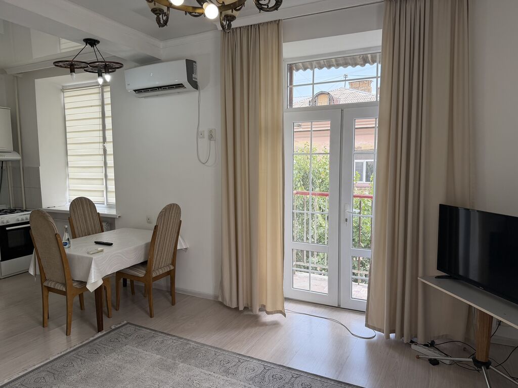 Студия, 45 м², Сталинка, 3 этаж, Евроремонт: фото 2