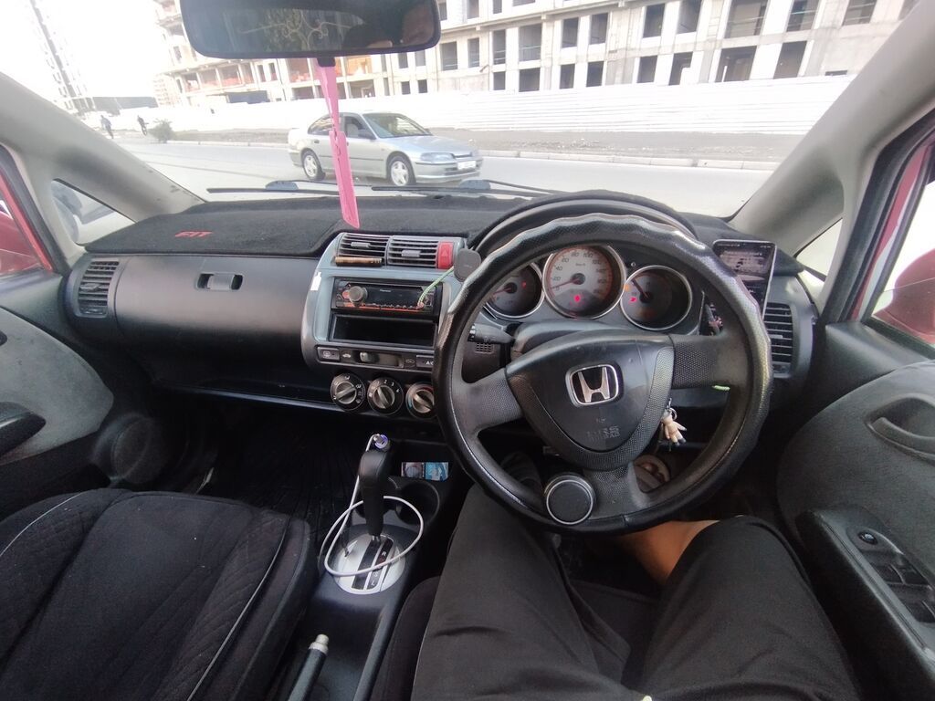Honda Fit: 2001 г., 1.3 л, Автомат, Бензин, Хэтчбэк: фото 8