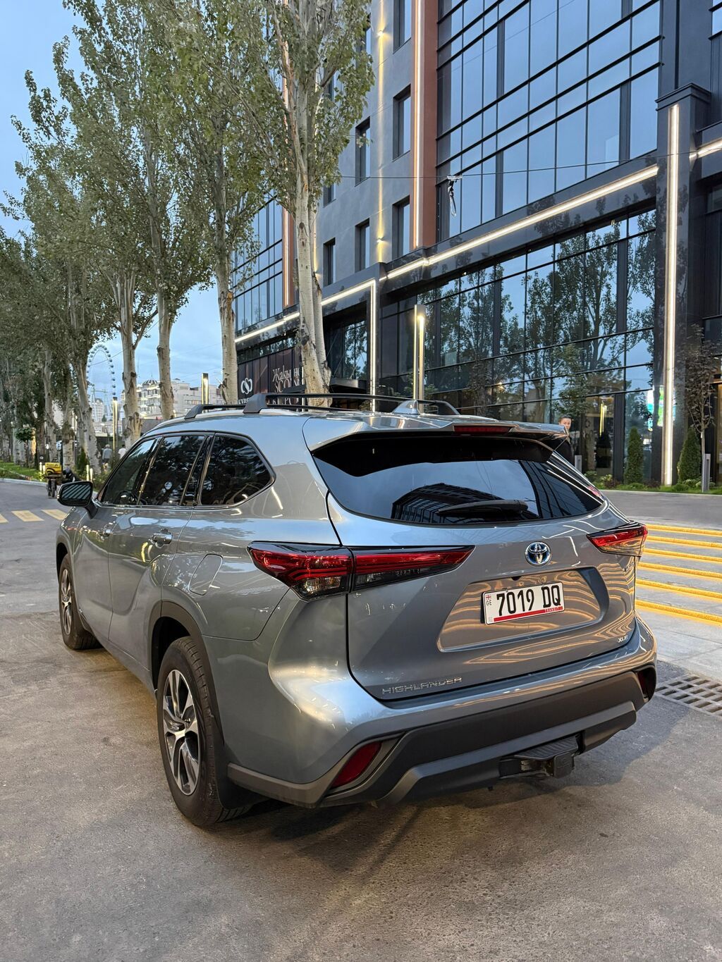 Toyota Highlander: 2022 г., 2.5 л, Автомат, Гибрид, Внедорожник: фото 2