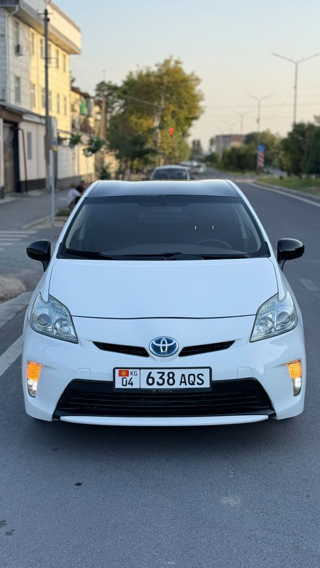 Toyota Prius: 2015 г., 1.8 л, Вариатор, Гибрид, Лифтбек: фото 2