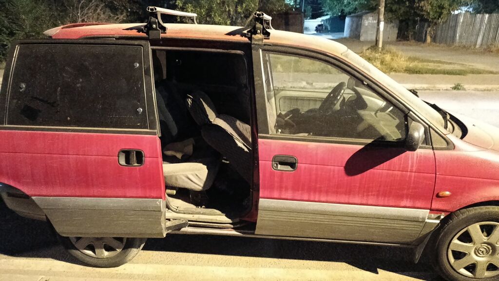 Mitsubishi Space Runner: 1991 г., 1.8 л, Механика, Бензин, Минивэн: фото 5