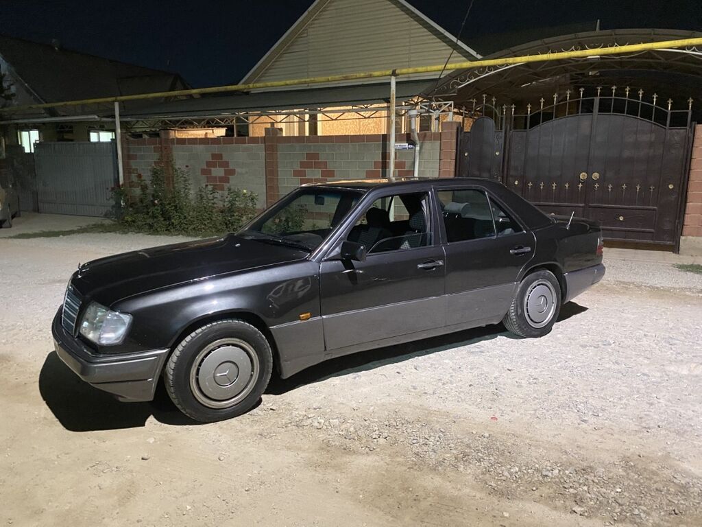 Mercedes-Benz W124: 1994 г., 2.2 л, Механика, Бензин, Седан: фото 1