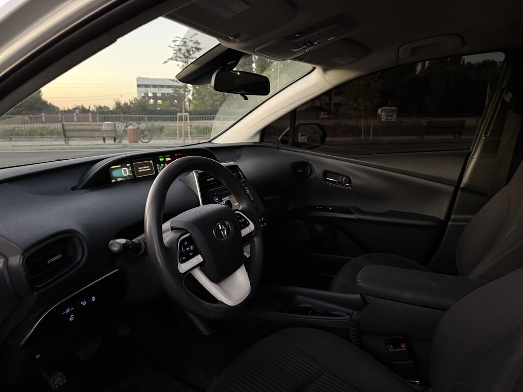 Toyota Prius: 2017 г., 1.8 л, Гибрид: фото 8
