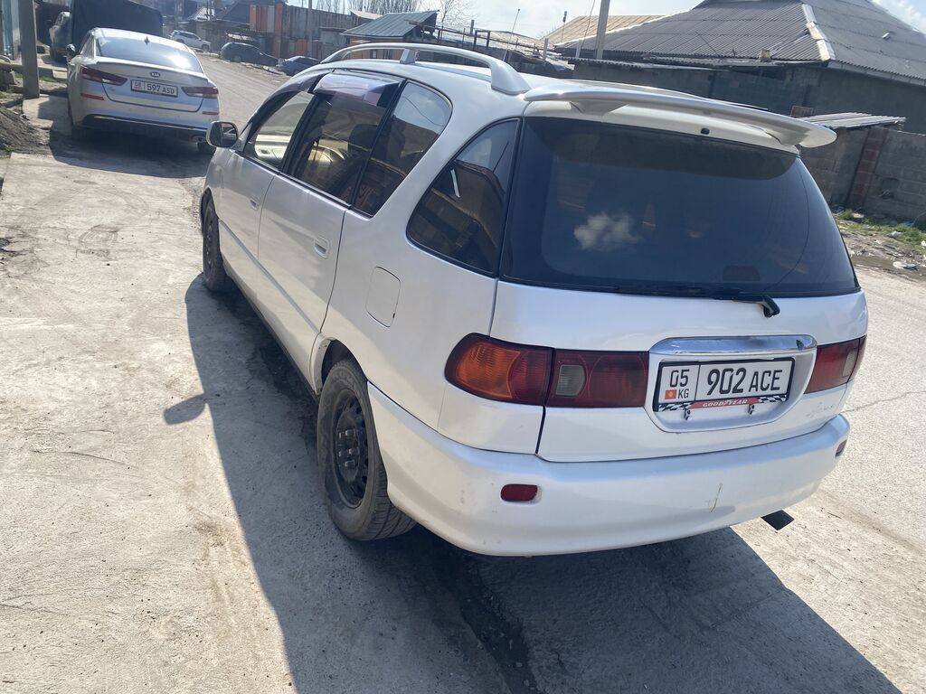 Toyota Ipsum: 2001 г., 2 л, Автомат, Газ, Минивэн: фото 6