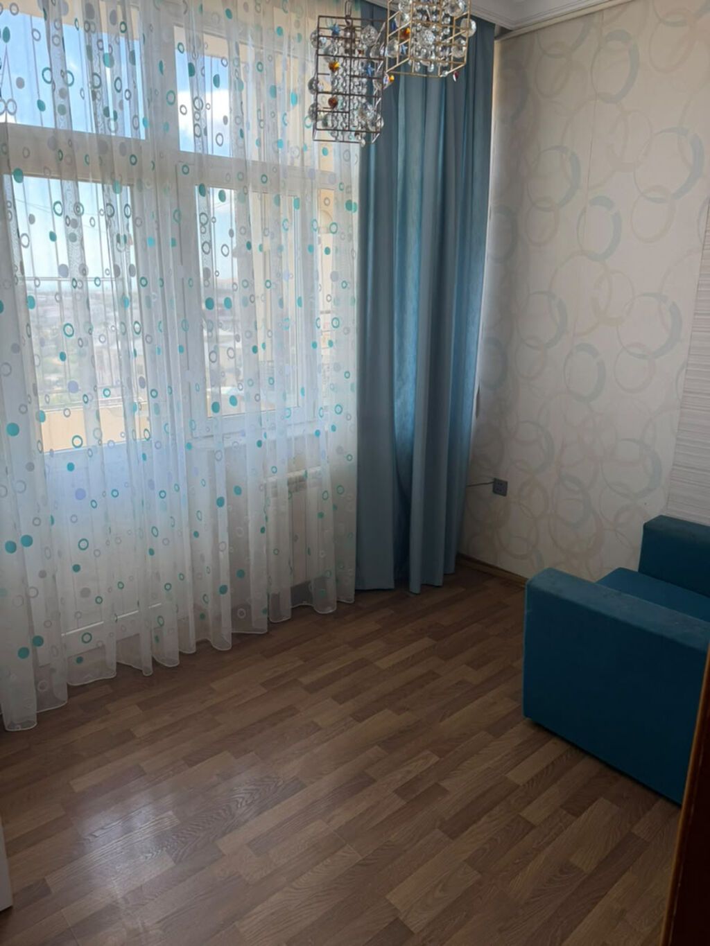 Ofis haqqi 30 faiz. təcili olaraq Yeniyasamalda Rahatmarketin üstündə