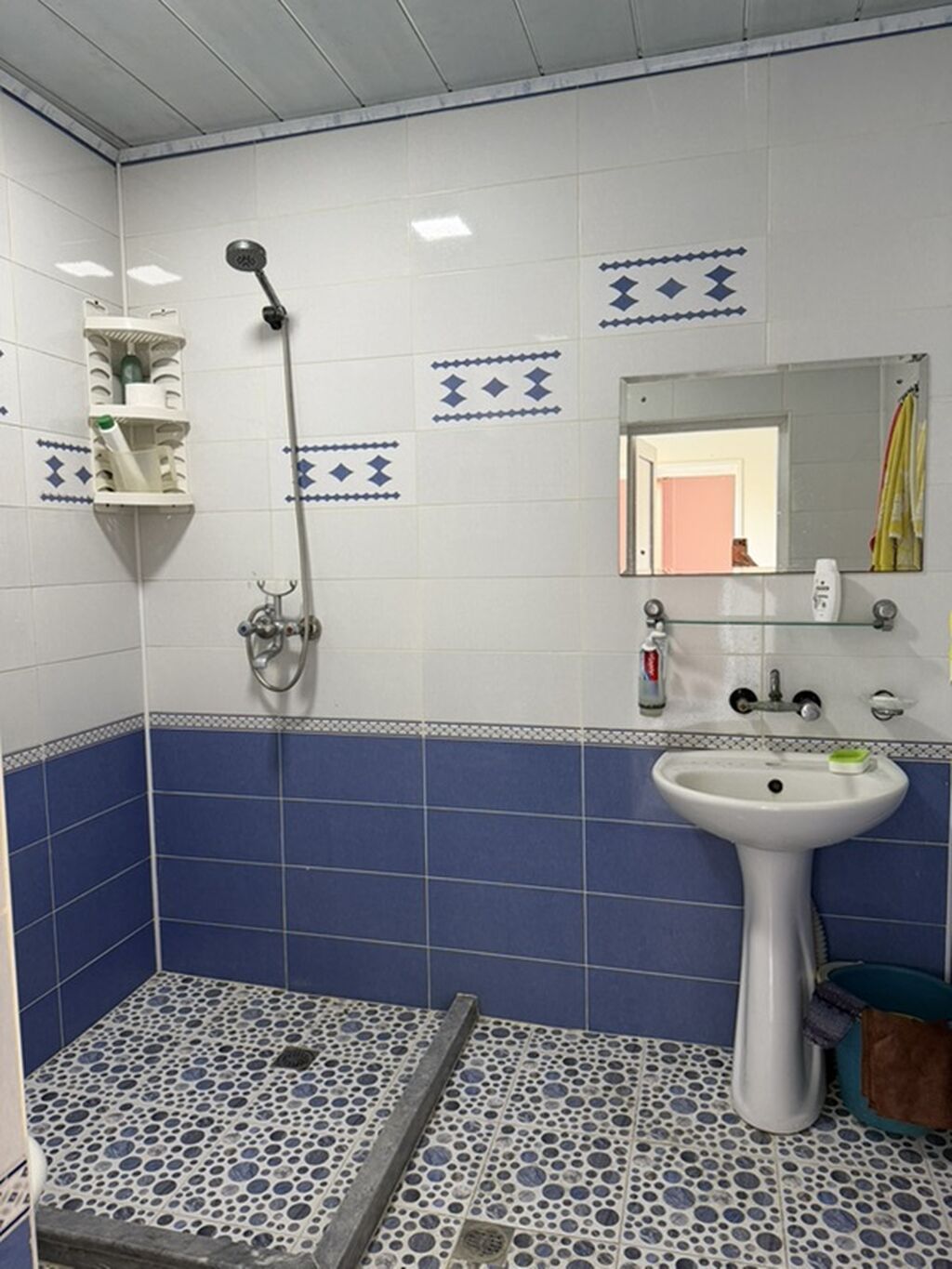 Novxanıda elit məhlədə hovuzlu ev kirayə verirəm. İki mətbəx, 3 otaq