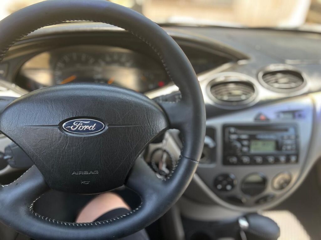 Ford Focus: 2003 г., 2 л, Автомат, Бензин, Хэтчбэк: фото 2