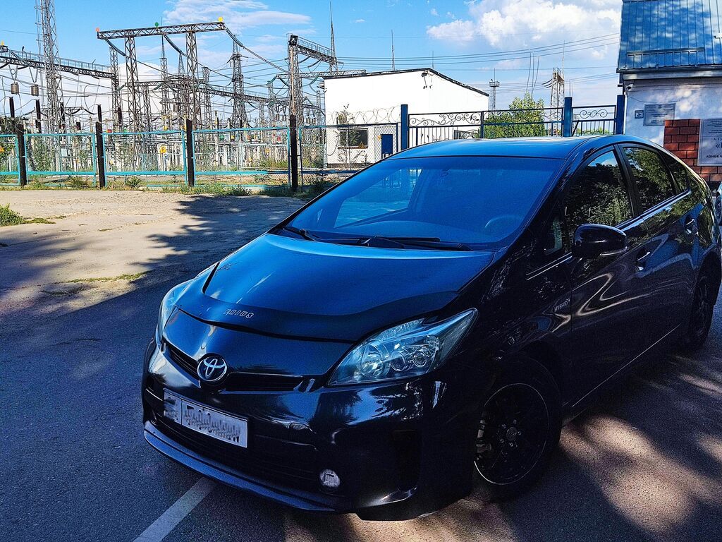 Toyota Prius: 2013 г., 1.8 л, Вариатор, Гибрид, Хэтчбэк: фото 2