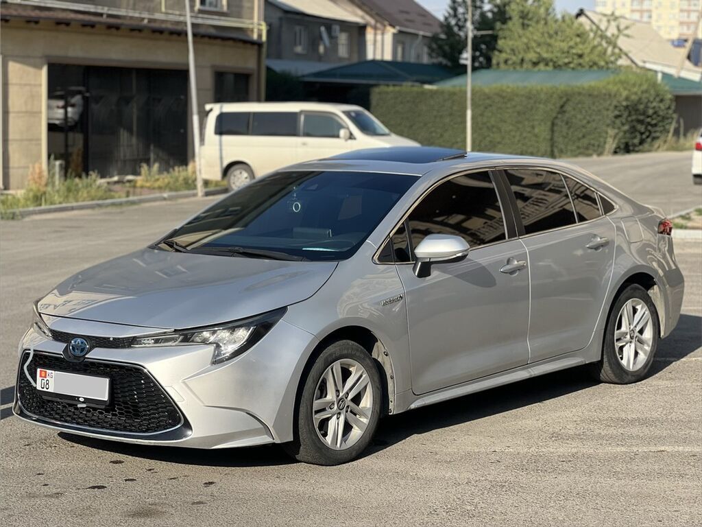 Toyota Corolla: 2020 г., 1.8 л, Вариатор, Гибрид, Седан: фото 2