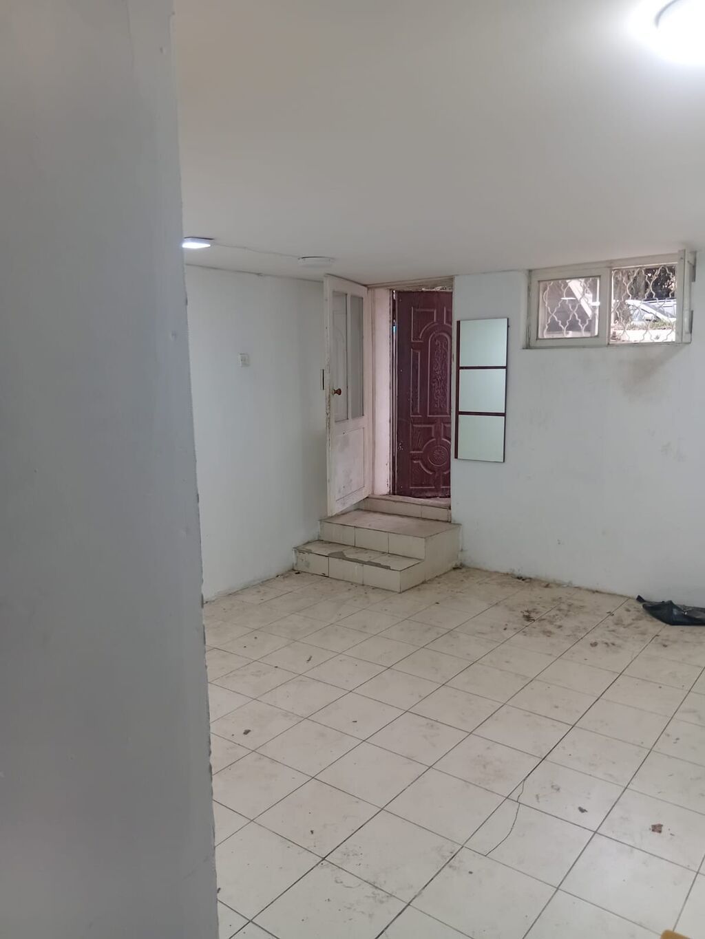 Yolun qiragi,20 nomreli usag poliklinikasi ike uz be uz Obyekt