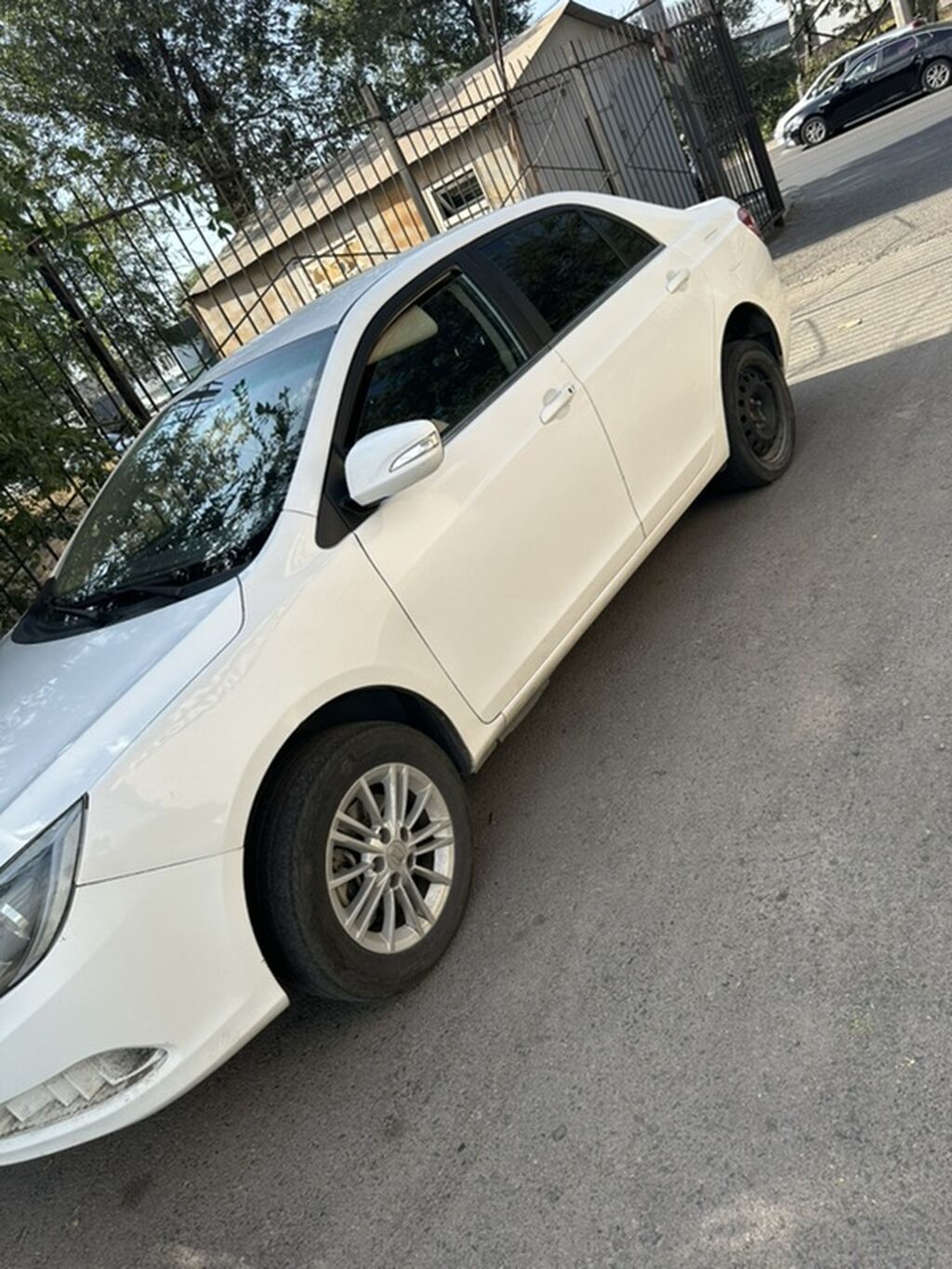 BYD E5: 2019 г., Электромобиль, Седан: фото 4