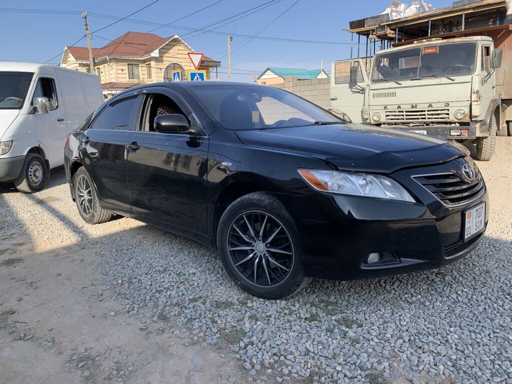 Toyota Camry: 2009 г., 2.4 л, Механика, Газ, Седан: фото 2