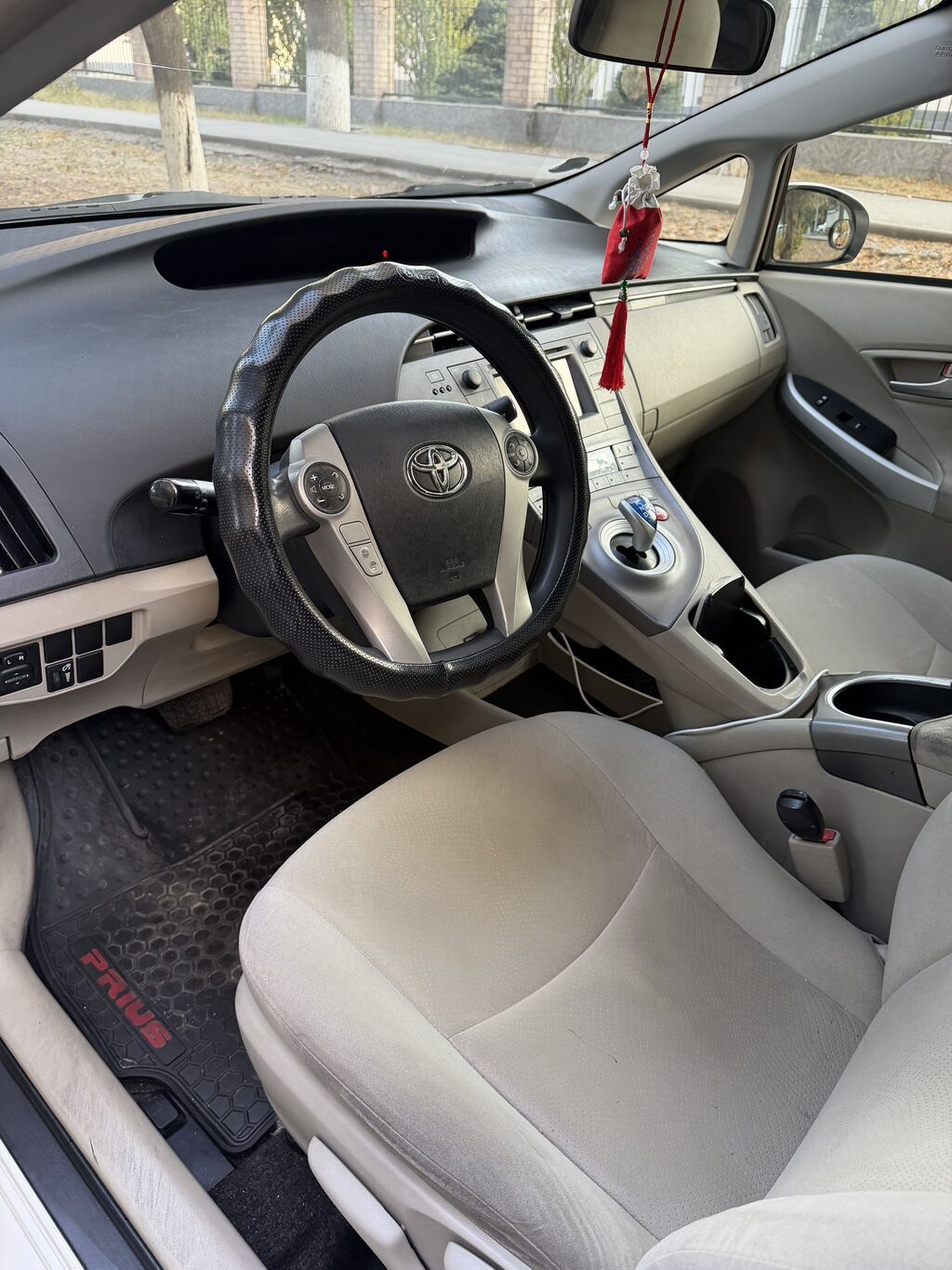 Toyota Prius: 2015 г., 1.8 л, Вариатор, Гибрид, Хэтчбэк: фото 7