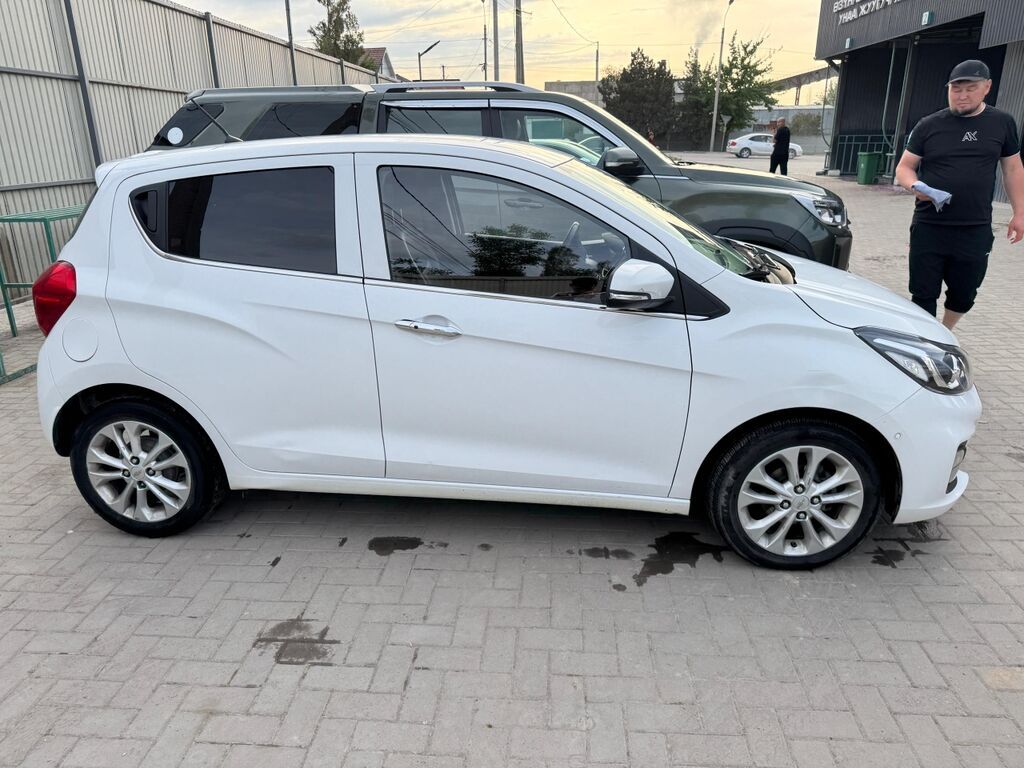 Chevrolet Spark: 2020 г., 1 л, Автомат, Бензин, Хэтчбэк — фото 3