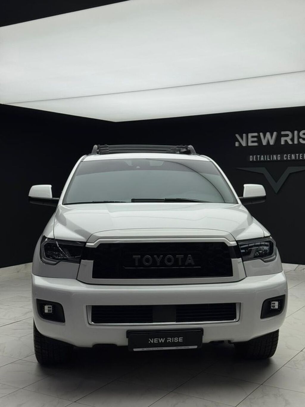Toyota Sequoia: 2021 г., 5.7 л, Автомат, Бензин, Внедорожник: фото 2