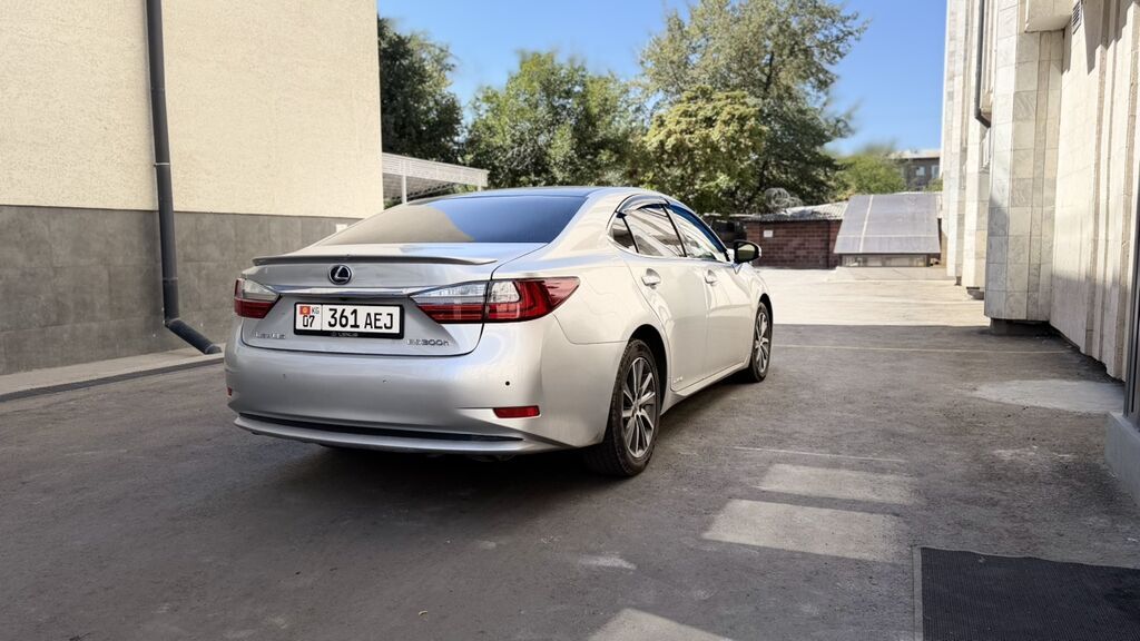 Lexus ES: 2016 г., 2.5 л, Вариатор, Гибрид, Седан: фото 4