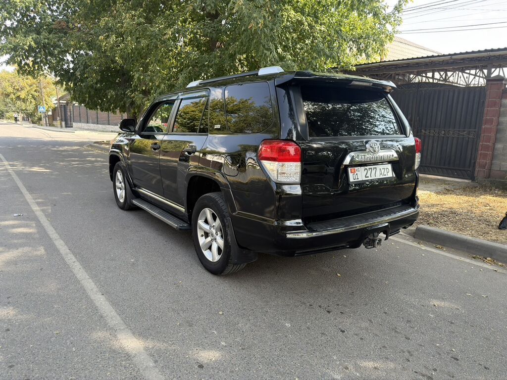 Toyota 4Runner: 2011 г., 4 л, Внедорожник: фото 3