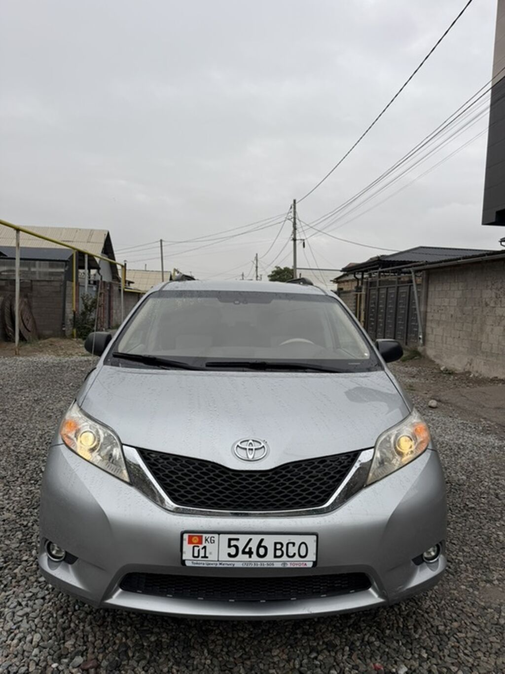Toyota Sienna: 2011 г., 3.5 л, Автомат, Газ, Минивэн: фото 4