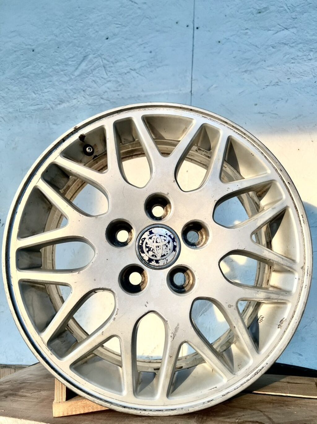 Комплект литых дисков R16 для Toyota 2 шин подарок зима 205/60/16: фото 1
