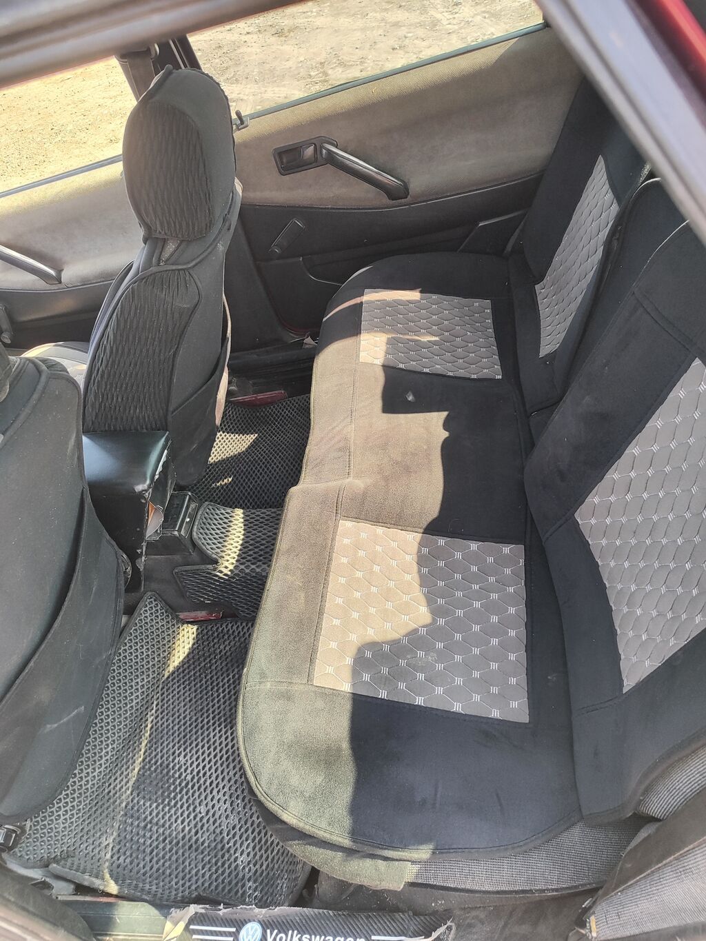Volkswagen Passat: 1990 г., 1.8 л, Механика, Седан: фото 7