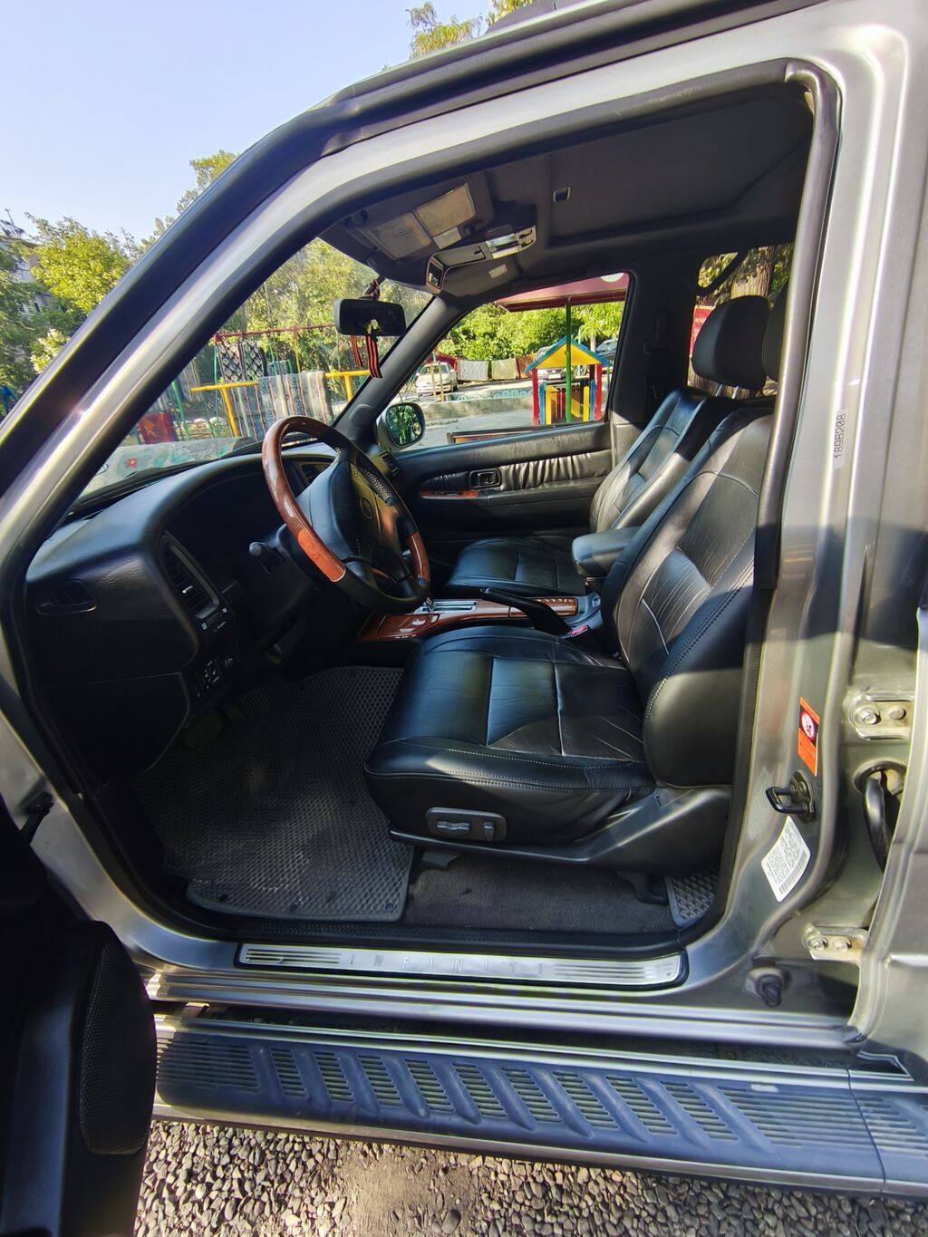 Infiniti QX4: 2001 г., 3.5 л, Автомат, Бензин, Внедорожник: фото 5