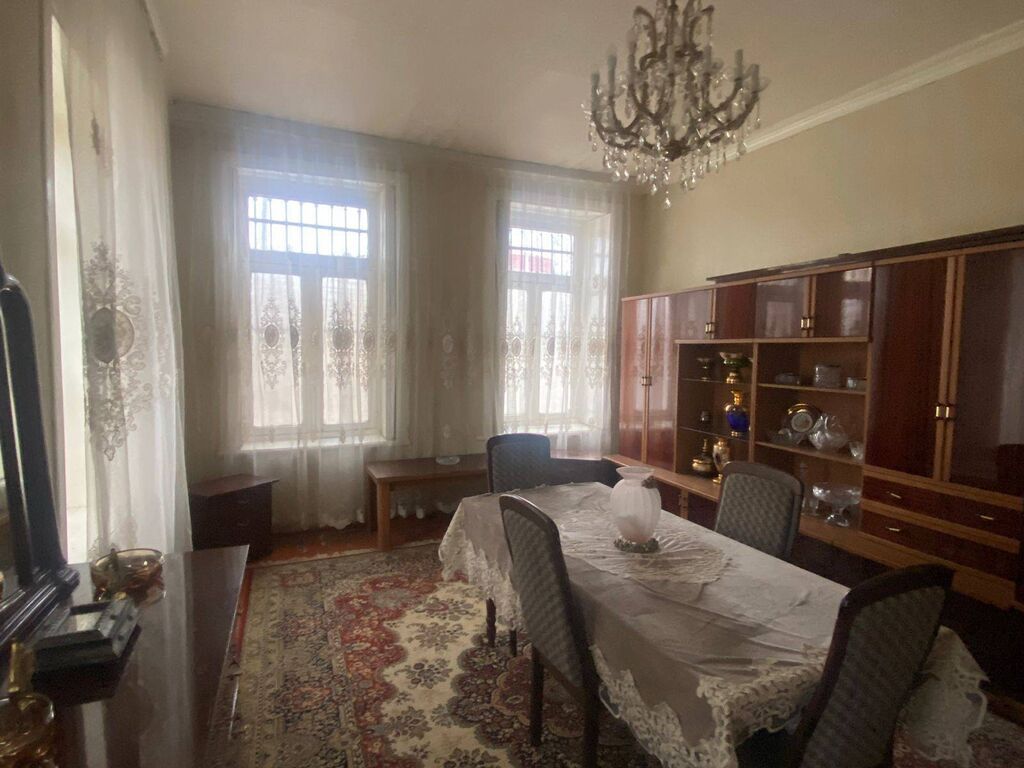 3 otaqlı, 150 kv. m, Orta təmir