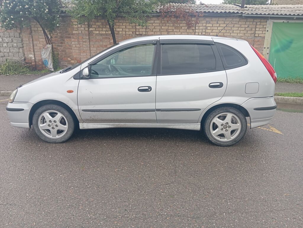 Nissan Tino: 2001 г., 1.8 л, Механика, Бензин, Хэтчбэк — фото 4