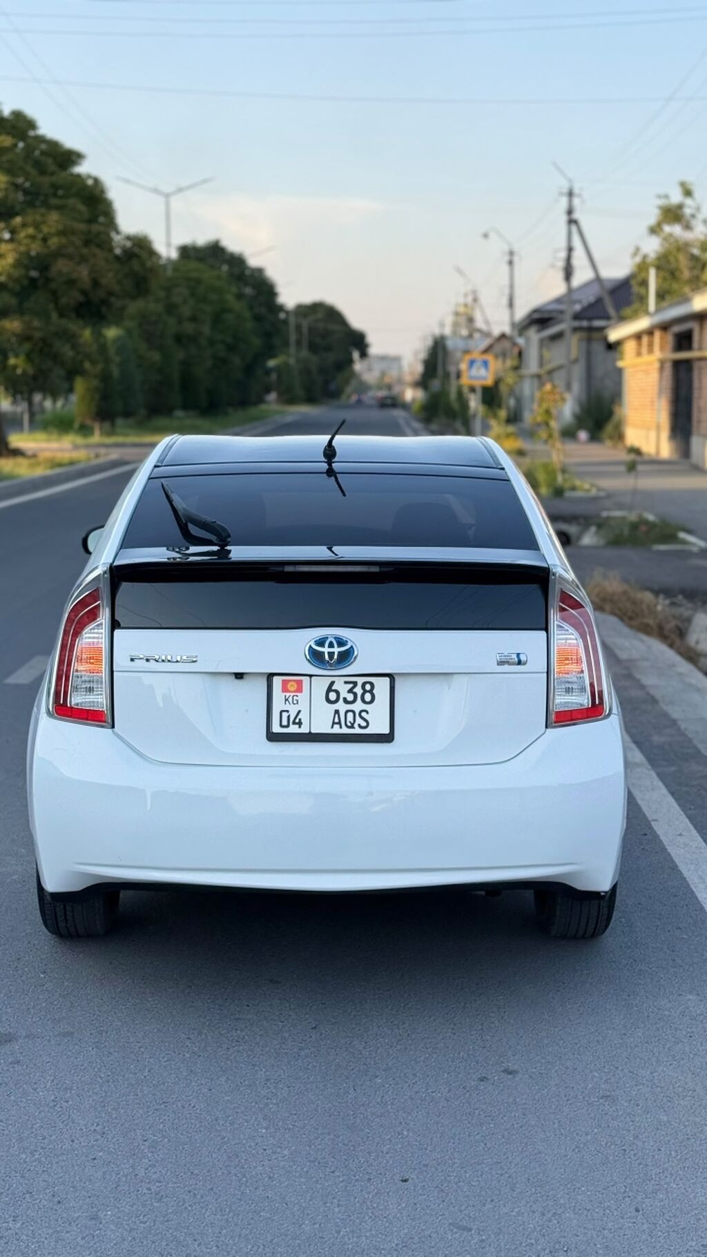 Toyota Prius: 2015 г., 1.8 л, Вариатор, Гибрид, Лифтбек: фото 3