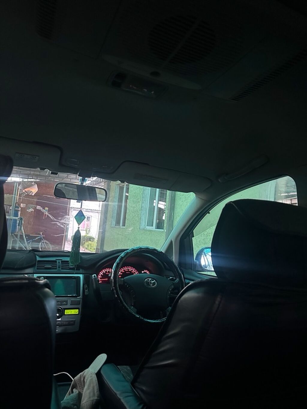 Toyota Ipsum: 2004 г., 2.4 л, Автомат, Бензин, Минивэн: фото 2