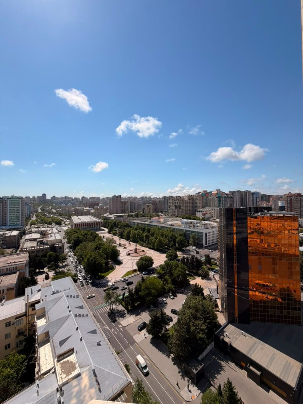 28 May | Şəhərin mərkəzi | 4 Otaqlı Premium Mənzil Kirayə Verilir 📍