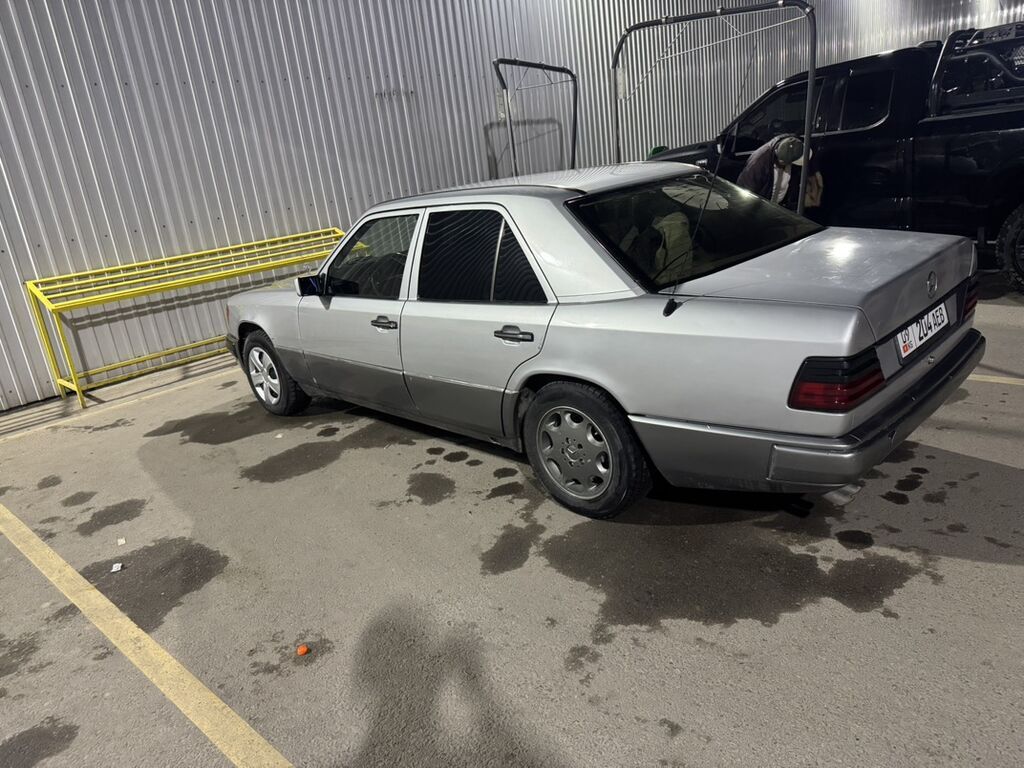 Mercedes-Benz E-Class: 1992 г., 2.3 л, Механика, Седан: фото 3
