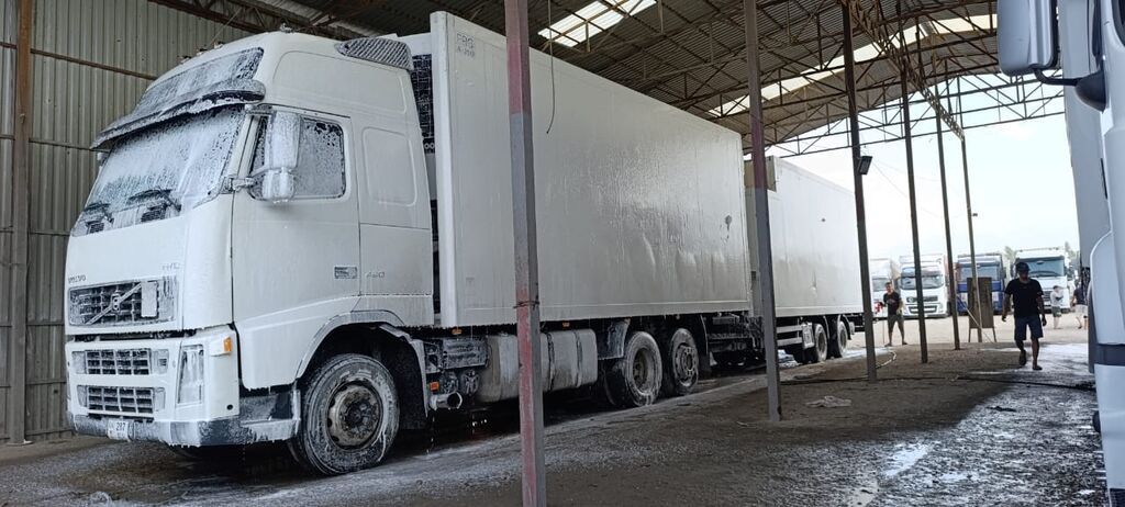 Volvo FH Globetrotter XL с изотермическим/рефрижераторным фургоном -: фото 4