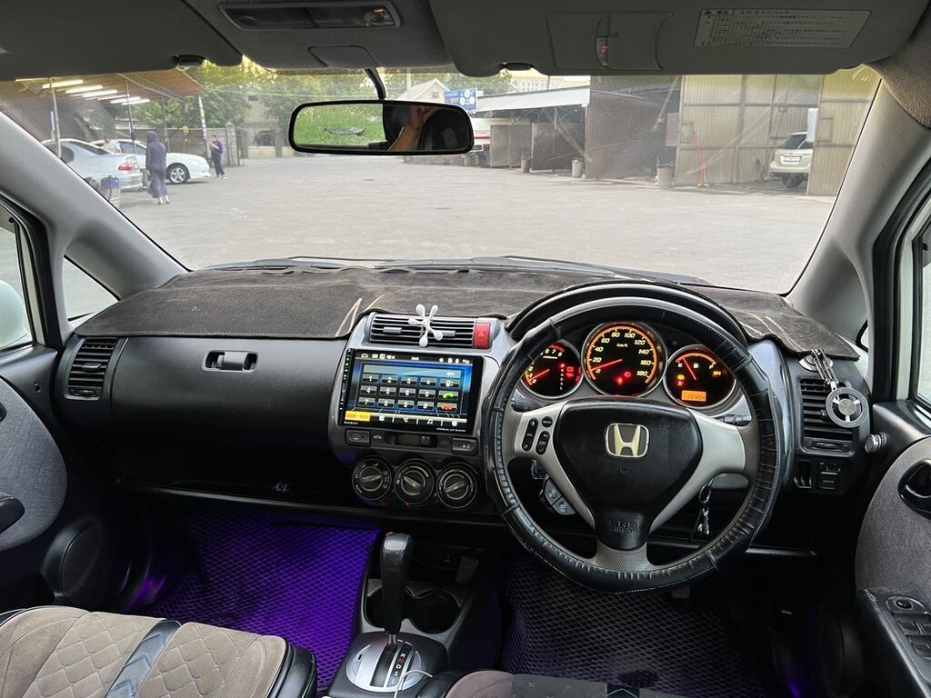 Honda Fit: 2002 г., 1.3 л, Автомат, Бензин, Хэтчбэк: фото 5