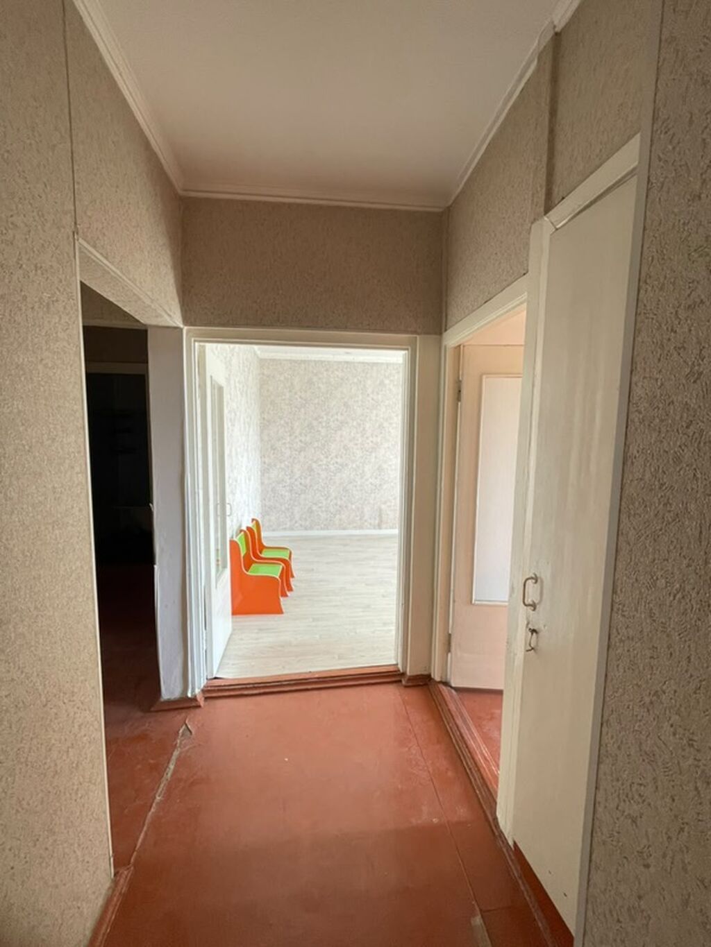 3 комнаты, 72 м², 105 серия, 5 этаж, Старый ремонт: фото 3