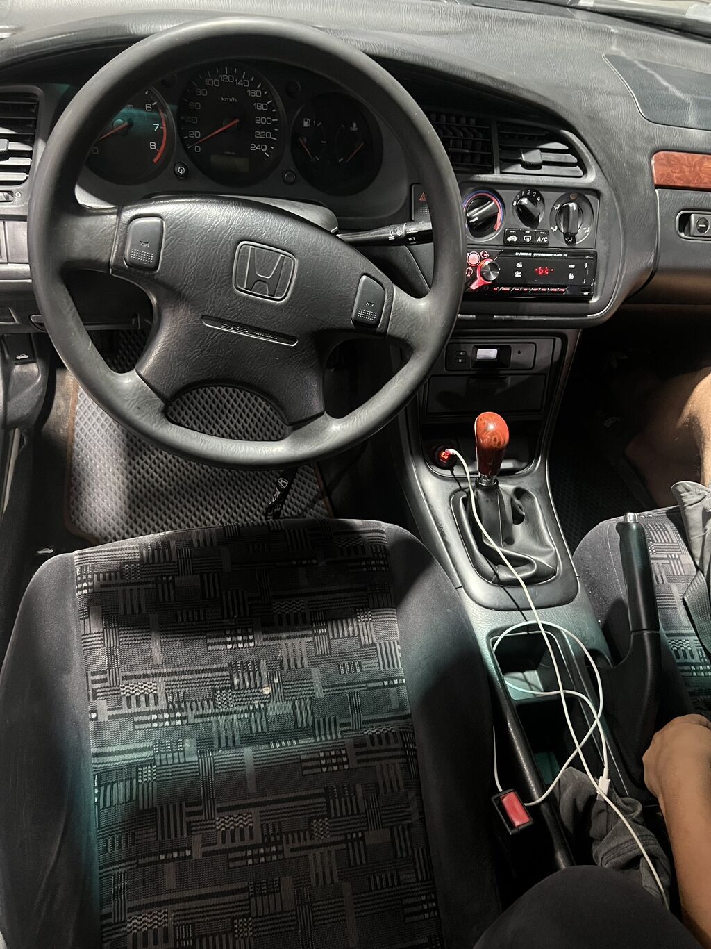 Honda Accord: 1999 г., 2 л, Механика, Бензин, Седан: фото 7