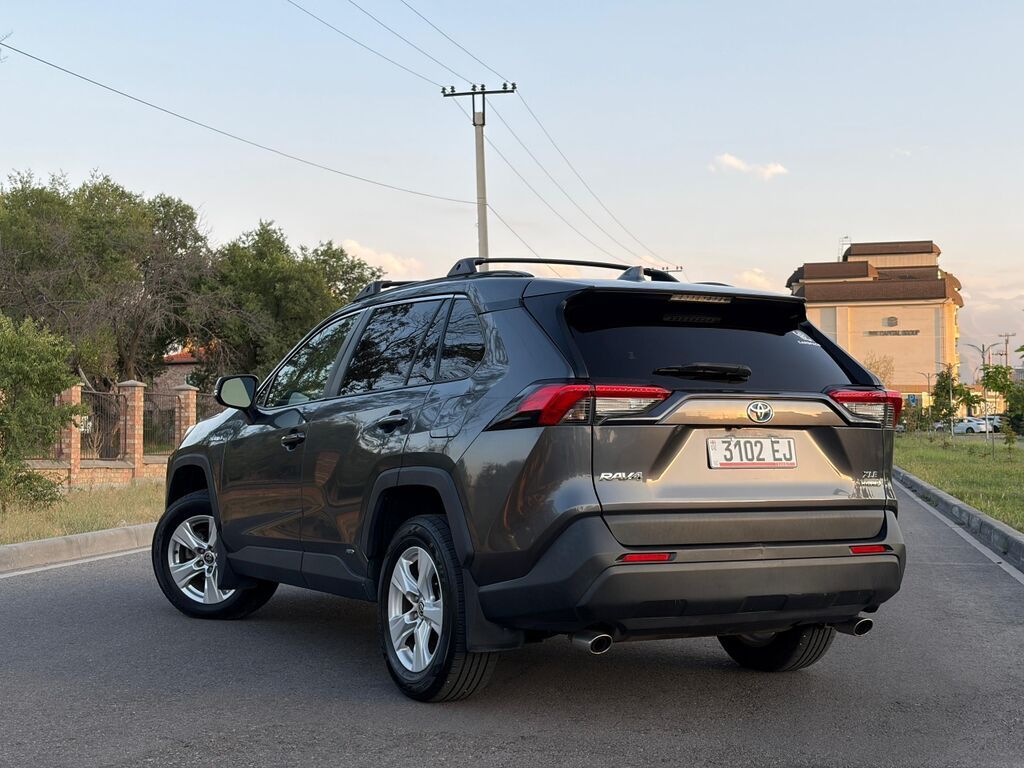 Toyota RAV4: 2020 г., 2.5 л, Автомат, Гибрид, Кроссовер: фото 3