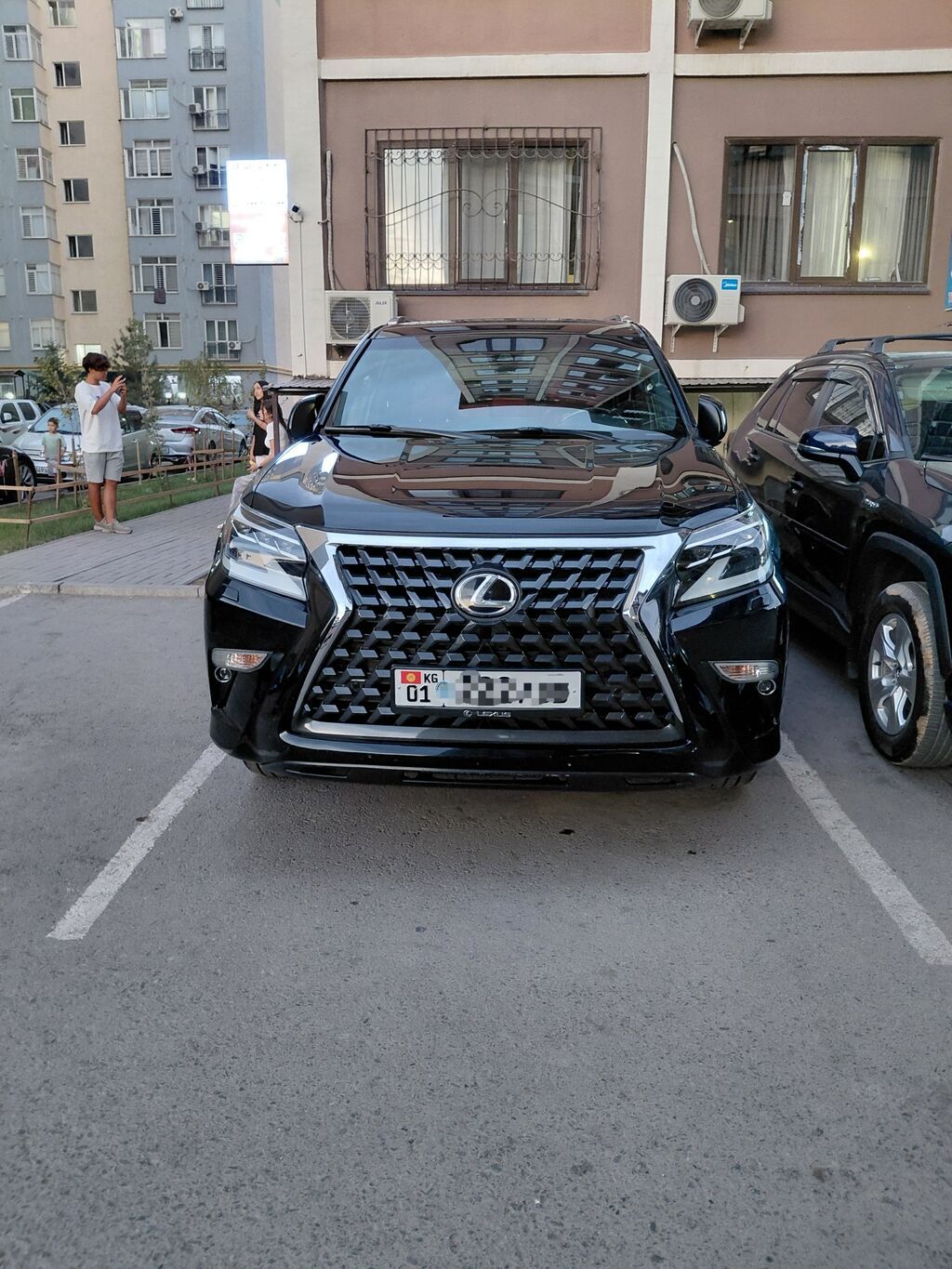 Lexus GX: 2021 г., 4.6 л, Автомат, Бензин, Внедорожник: фото 2