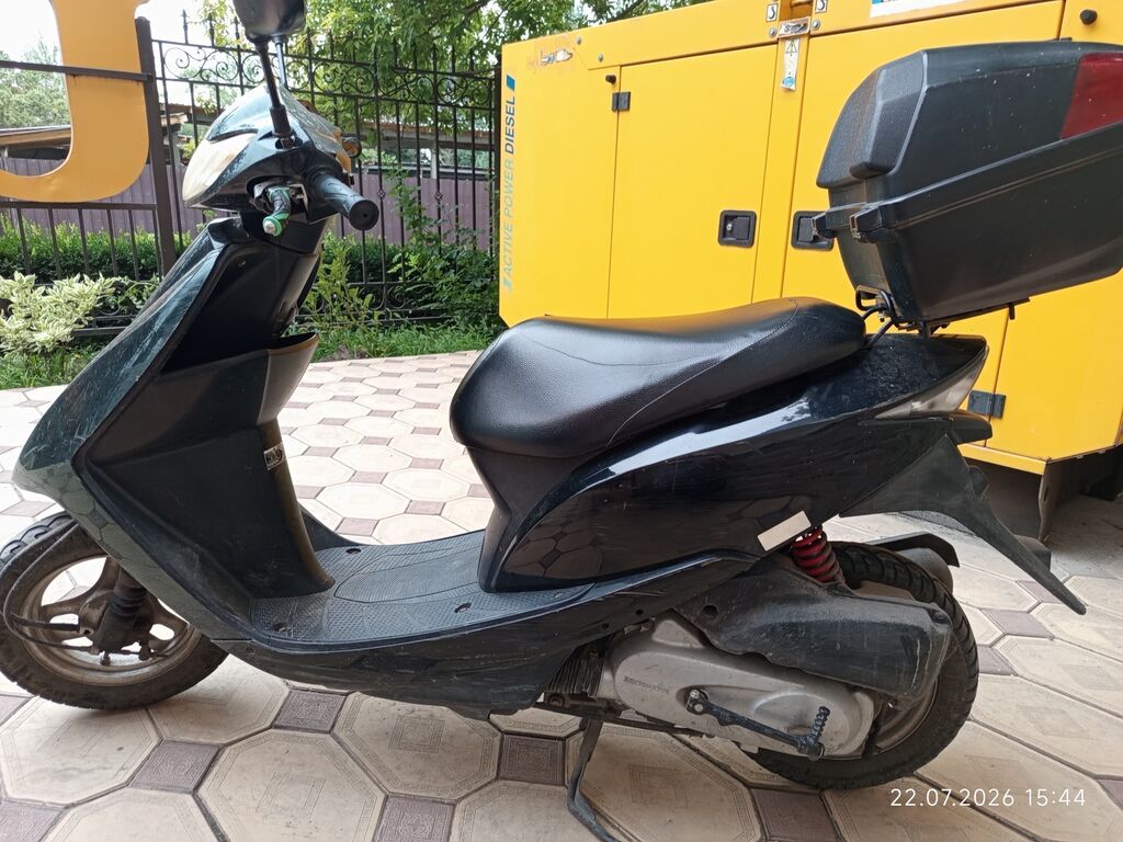 Продаю Хонда Дио AF 62, 4 T(тактный)/49 см³, черный, с вместительным: фото 2